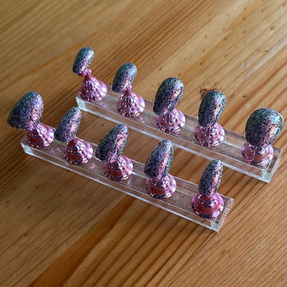 1 Set of Press-On Nails